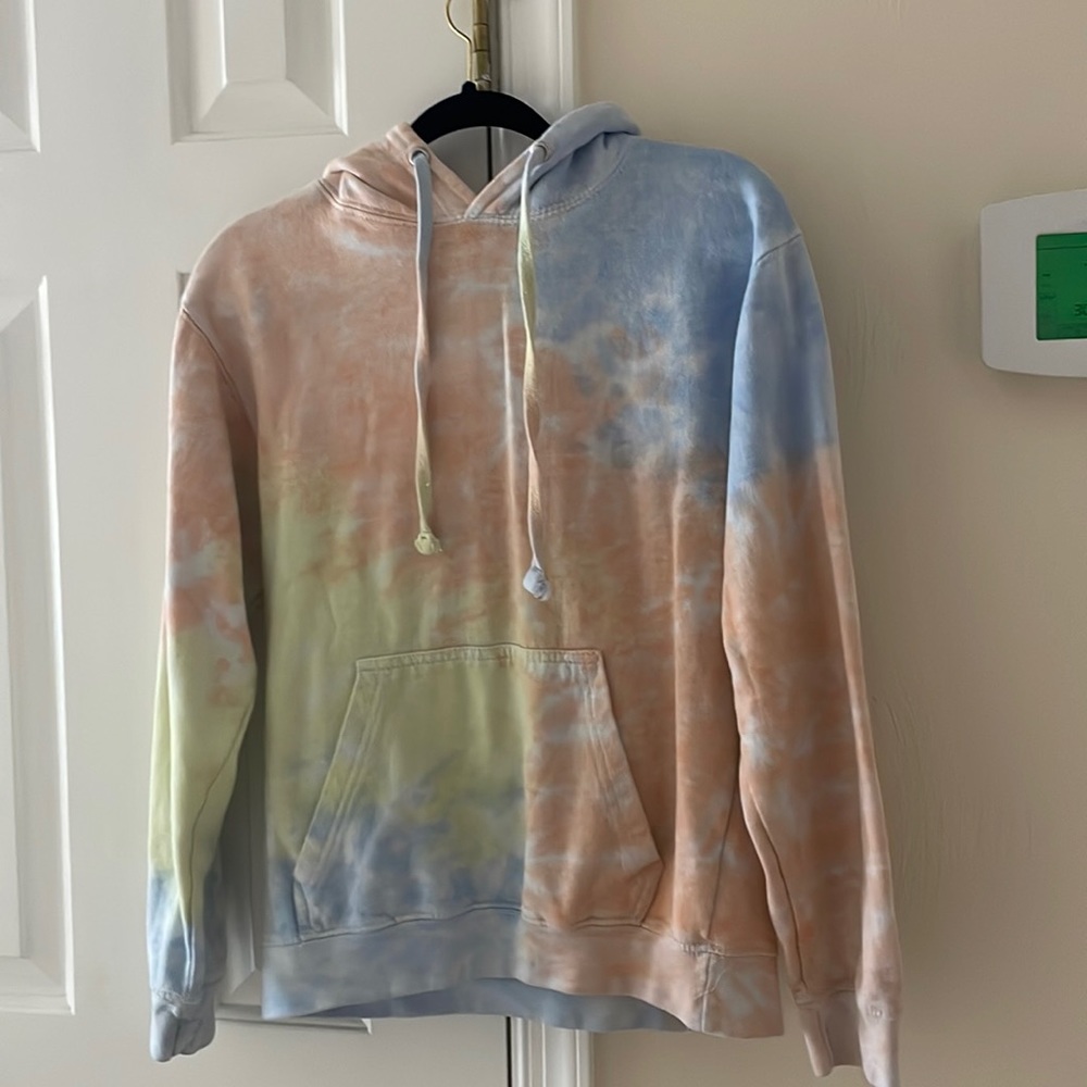 Isaac’s Design Tiy-Dye hoodie Size:small